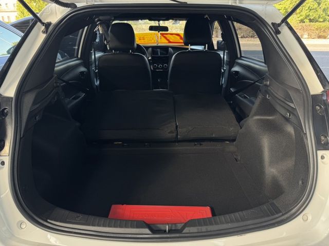 便宜一樣有好貨~月繳5888輕鬆開回家 ~ TCS防滑、胎壓監控、光感應頭燈、倒車顯影、ISOFIX、後座分離傾倒 !  第15張相片