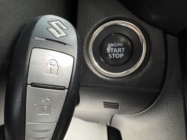 你沒看錯 ~ 我僅跑七萬多 ! I-KEY、定速、恆溫空調、衛星導航、倒車顯影、數位電視、後座分離傾倒 ~  第10張相片