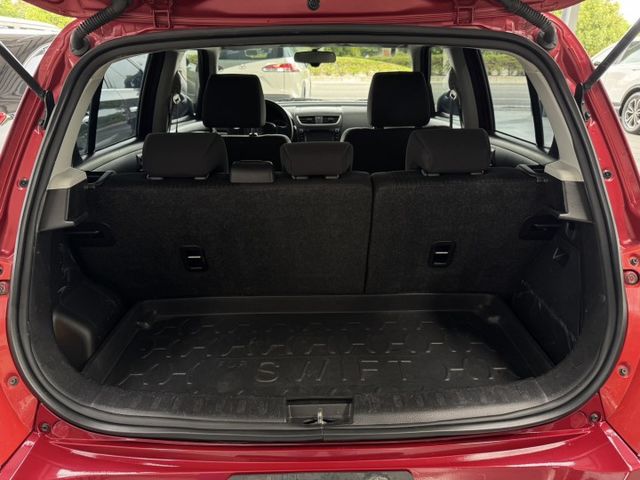 你沒看錯 ~ 我僅跑七萬多 ! I-KEY、定速、恆溫空調、衛星導航、倒車顯影、數位電視、後座分離傾倒 ~  第15張相片