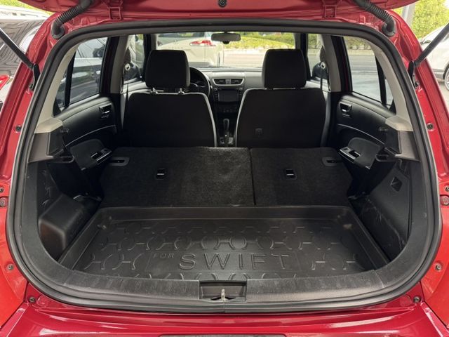 你沒看錯 ~ 我僅跑七萬多 ! I-KEY、定速、恆溫空調、衛星導航、倒車顯影、數位電視、後座分離傾倒 ~  第16張相片