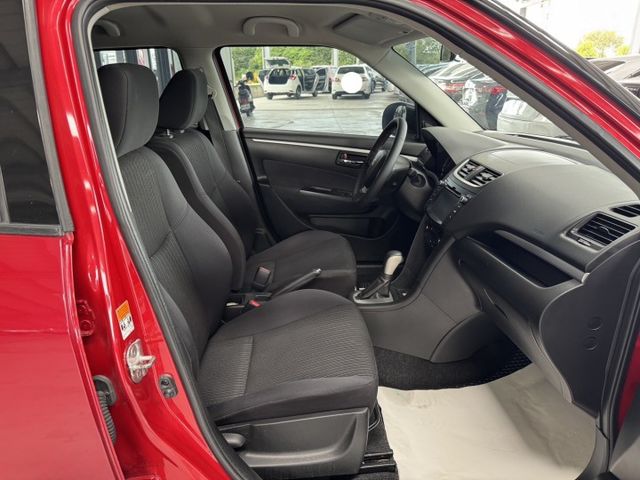 你沒看錯 ~ 我僅跑七萬多 ! I-KEY、定速、恆溫空調、衛星導航、倒車顯影、數位電視、後座分離傾倒 ~  第19張相片