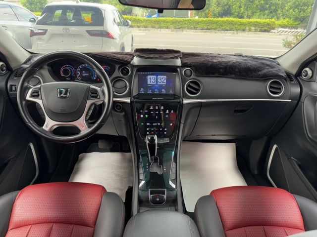 網友專屬優惠實施中~6安 天窗 免鑰匙運動版~僅跑10萬  第4張相片