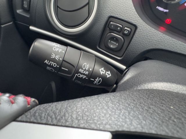 網友專屬優惠實施中~6安 天窗 免鑰匙運動版~僅跑10萬  第9張相片