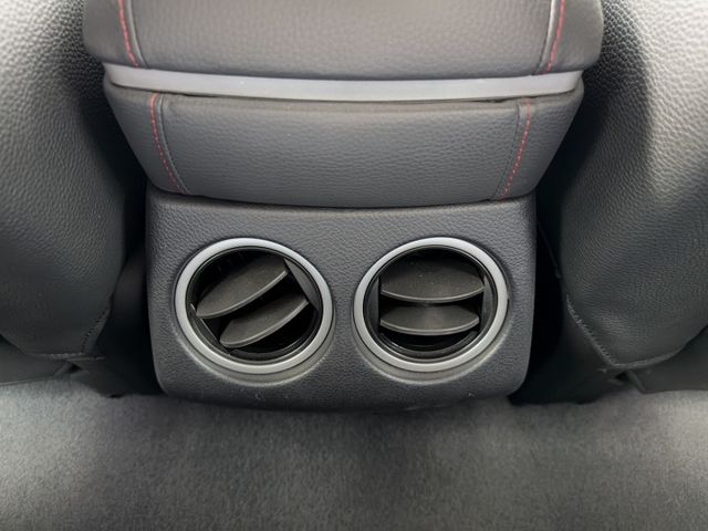 網友專屬優惠實施中~6安 天窗 免鑰匙運動版~僅跑10萬  第18張相片