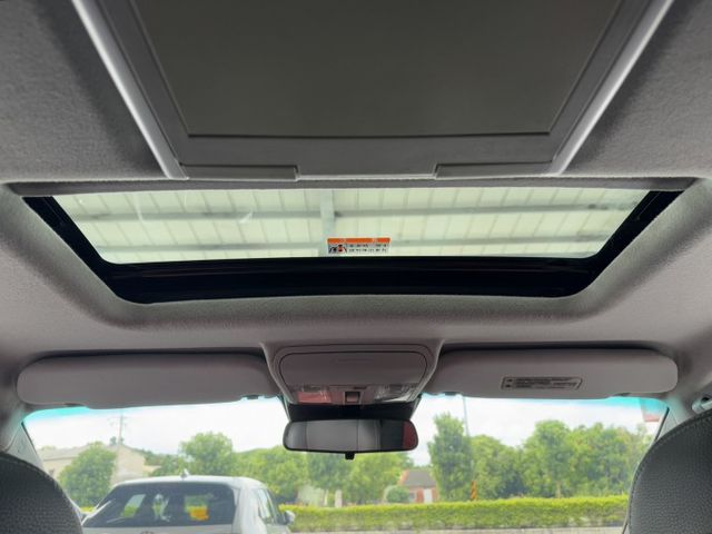 網友專屬優惠實施中~6安 天窗 免鑰匙運動版~僅跑10萬  第19張相片