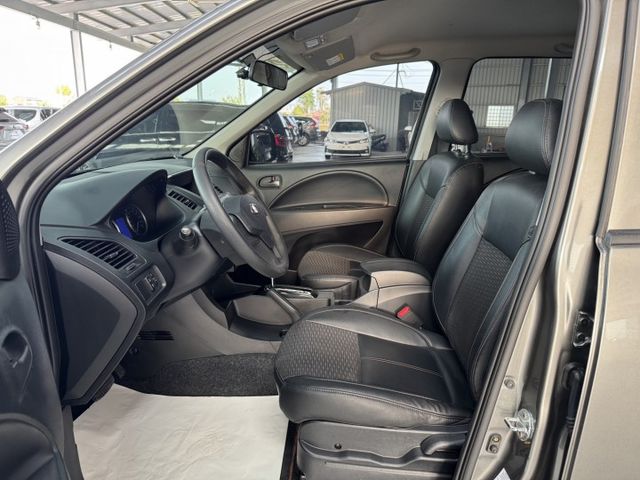 客貨兩用 ~ 載人載貨都方便 ! 大螢幕安卓機、TCS防滑、胎壓監控、光感應頭燈、ISOFIX、後座分離傾倒 !  第2張相片