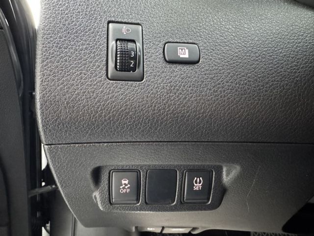 網友專屬優惠實施中~ TCS防滑、胎壓監控、倒車顯影、光感應頭燈、ISOFIX、後座出風口、後座分離傾倒  第10張相片