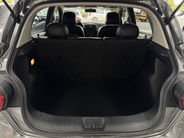 網友專屬優惠實施中~ TCS防滑、胎壓監控、倒車顯影、光感應頭燈、ISOFIX、後座出風口、後座分離傾倒  第14張相片