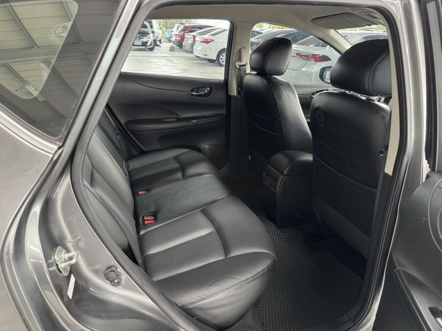 網友專屬優惠實施中~ TCS防滑、胎壓監控、倒車顯影、光感應頭燈、ISOFIX、後座出風口、後座分離傾倒  第17張相片