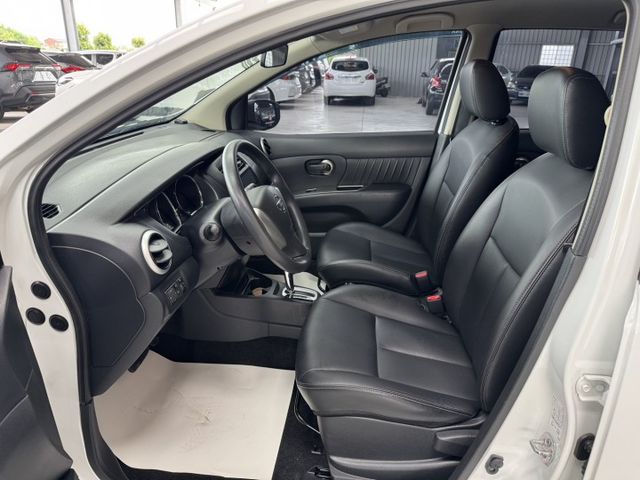 就是愛白車 ! 大螢幕安卓機、胎壓監控、衛星導航、倒車顯影、ISOFIX、後座分離傾倒 ~ 僅跑九萬 !  第2張相片