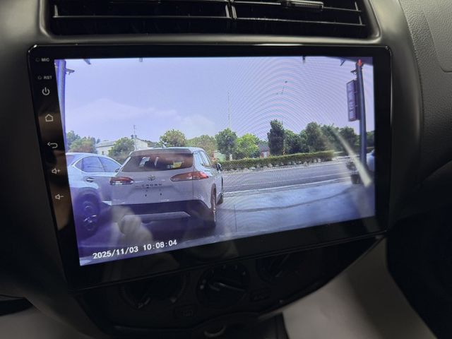 就是愛白車 ! 大螢幕安卓機、胎壓監控、衛星導航、倒車顯影、ISOFIX、後座分離傾倒 ~ 僅跑九萬 !  第8張相片