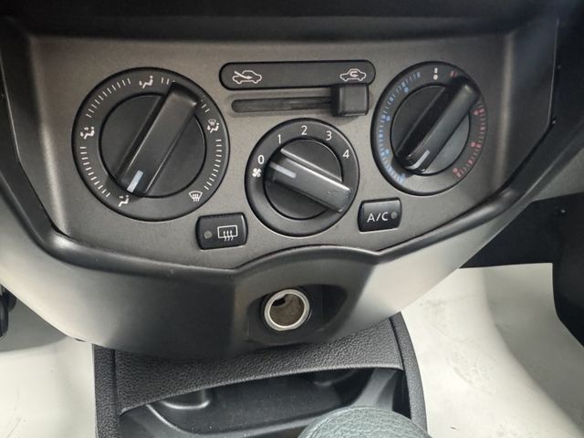 就是愛白車 ! 大螢幕安卓機、胎壓監控、衛星導航、倒車顯影、ISOFIX、後座分離傾倒 ~ 僅跑九萬 !  第9張相片