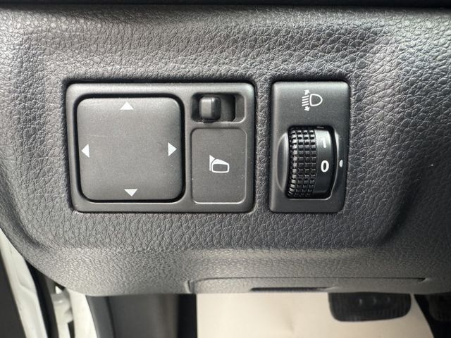 就是愛白車 ! 大螢幕安卓機、胎壓監控、衛星導航、倒車顯影、ISOFIX、後座分離傾倒 ~ 僅跑九萬 !  第11張相片