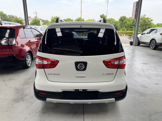 就是愛白車 ! 大螢幕安卓機、胎壓監控、衛星導航、倒車顯影、ISOFIX、後座分離傾倒 ~ 僅跑九萬 !  第14張相片