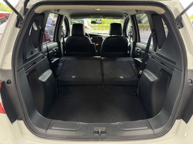 就是愛白車 ! 大螢幕安卓機、胎壓監控、衛星導航、倒車顯影、ISOFIX、後座分離傾倒 ~ 僅跑九萬 !  第16張相片