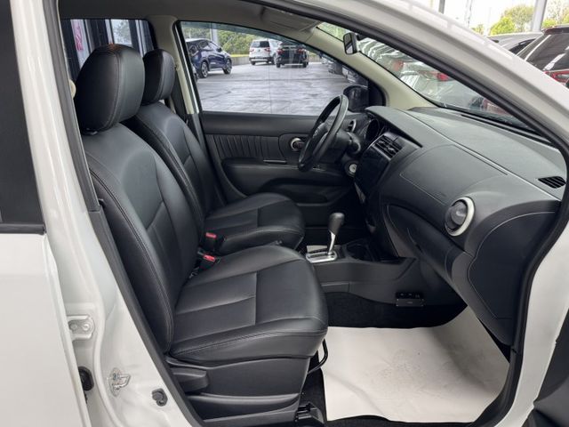 就是愛白車 ! 大螢幕安卓機、胎壓監控、衛星導航、倒車顯影、ISOFIX、後座分離傾倒 ~ 僅跑九萬 !  第19張相片