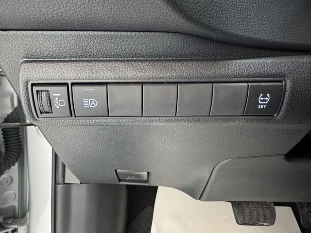 僅跑一萬多 ! 定速、ACC、TCS防滑、胎壓監控、自動緊急煞車、後座出風口、後座分離傾倒 !  第12張相片