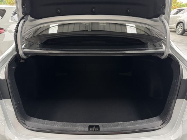 僅跑一萬多 ! 定速、ACC、TCS防滑、胎壓監控、自動緊急煞車、後座出風口、後座分離傾倒 !  第16張相片