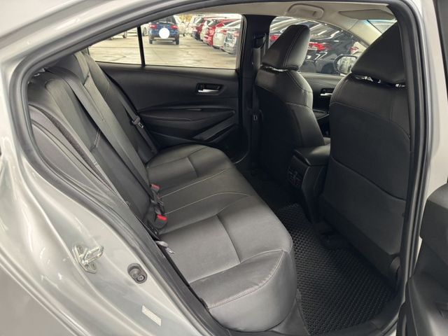 僅跑一萬多 ! 定速、ACC、TCS防滑、胎壓監控、自動緊急煞車、後座出風口、後座分離傾倒 !  第18張相片