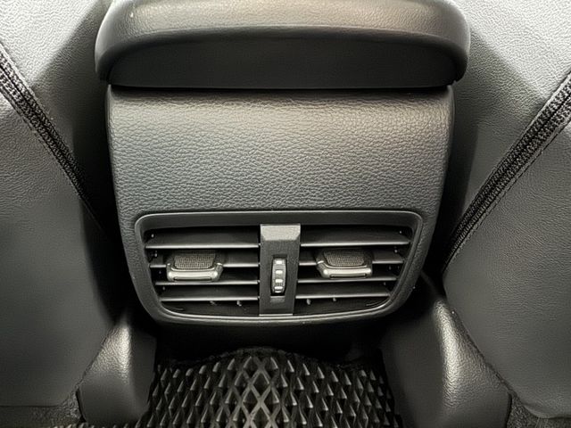 僅跑一萬多 ! 定速、ACC、TCS防滑、胎壓監控、自動緊急煞車、後座出風口、後座分離傾倒 !  第19張相片