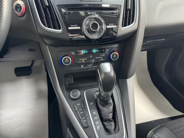 我是頂級版 ! F1快排 ~ 摸門、免鑰匙、胎壓監控、自動停車、盲點偵測 ! 僅跑11萬 ~ 可全貸 !  第7張相片