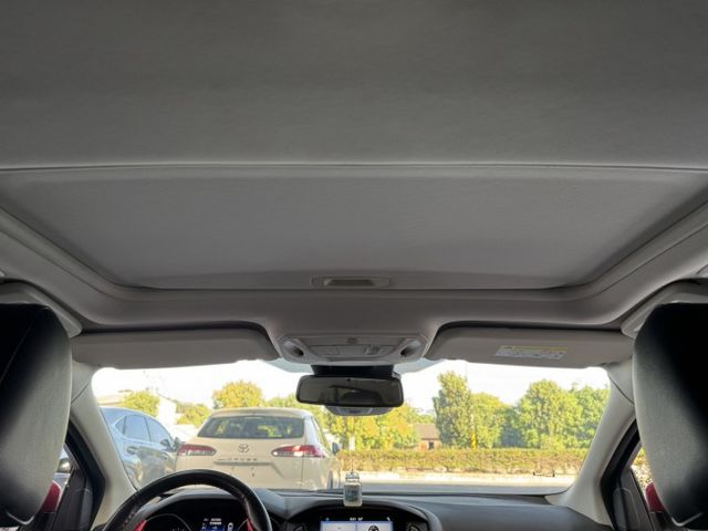 我是頂級版 ! F1快排 ~ 摸門、免鑰匙、胎壓監控、自動停車、盲點偵測 ! 僅跑11萬 ~ 可全貸 !  第17張相片