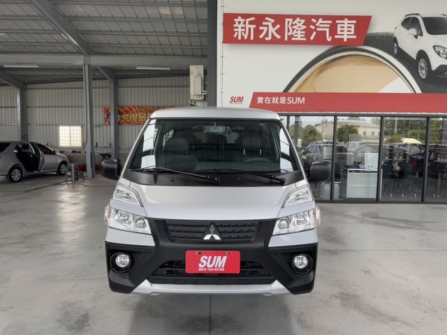 客貨兩用 ~ 8人座 !  定速、TCS防滑、胎壓監控、ISOFIX、後座出風口 ! 僅跑八萬多 ~ 可全貸 !  第1張相片