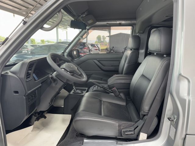 客貨兩用 ~ 8人座 !  定速、TCS防滑、胎壓監控、ISOFIX、後座出風口 ! 僅跑八萬多 ~ 可全貸 !  第2張相片