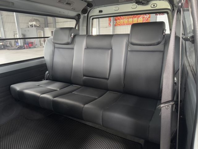 客貨兩用 ~ 8人座 !  定速、TCS防滑、胎壓監控、ISOFIX、後座出風口 ! 僅跑八萬多 ~ 可全貸 !  第4張相片