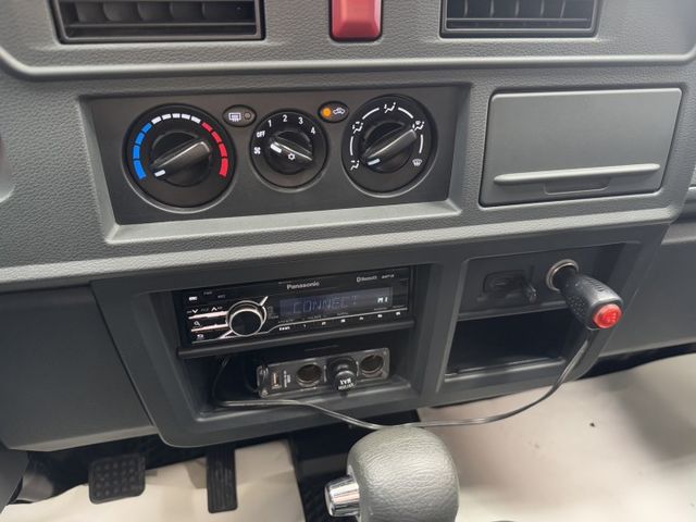 客貨兩用 ~ 8人座 !  定速、TCS防滑、胎壓監控、ISOFIX、後座出風口 ! 僅跑八萬多 ~ 可全貸 !  第7張相片