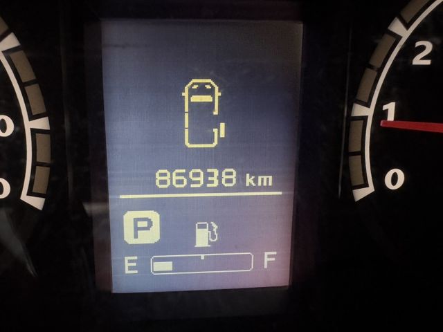 客貨兩用 ~ 8人座 !  定速、TCS防滑、胎壓監控、ISOFIX、後座出風口 ! 僅跑八萬多 ~ 可全貸 !  第10張相片