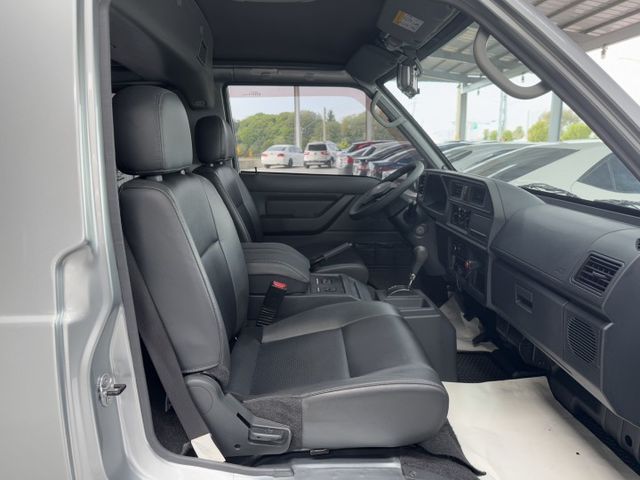 客貨兩用 ~ 8人座 !  定速、TCS防滑、胎壓監控、ISOFIX、後座出風口 ! 僅跑八萬多 ~ 可全貸 !  第19張相片