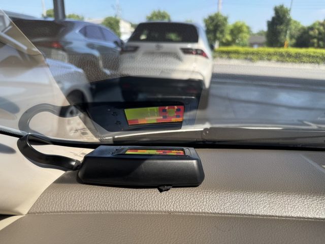 買車免求人~全額帶回家 ~ 大螢幕安卓機、衛星導航、倒車顯影、抬頭顯示器、安全氣囊 ~僅跑13萬~  第10張相片