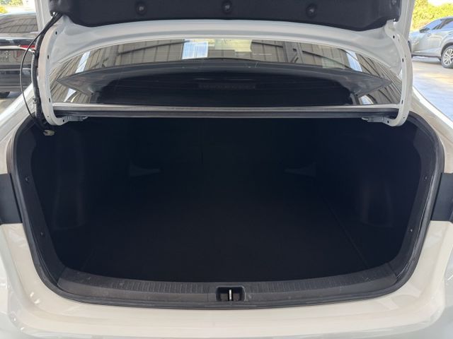 僅跑五萬多 !  定速、 ACC、車偏、煞停、TCS防滑、ISOFIX、後座出風口、後座分離傾倒 ! 可全貸 ~  第15張相片