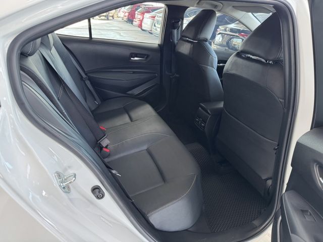 僅跑五萬多 !  定速、 ACC、車偏、煞停、TCS防滑、ISOFIX、後座出風口、後座分離傾倒 ! 可全貸 ~  第18張相片