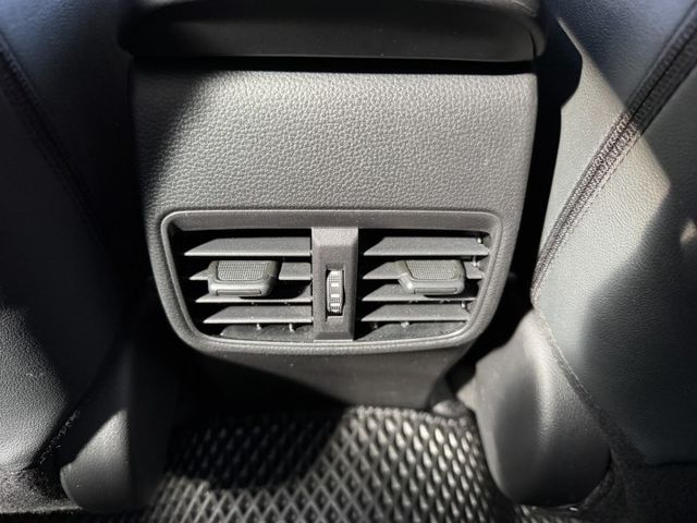 僅跑五萬多 !  定速、 ACC、車偏、煞停、TCS防滑、ISOFIX、後座出風口、後座分離傾倒 ! 可全貸 ~  第19張相片