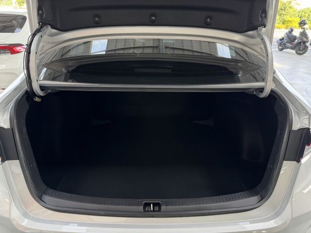 網友專屬優惠實施中 ~ 大螢幕安卓機、定速、ACC、車偏、TCS防滑、胎壓監控、後座出風口 !  第16張相片