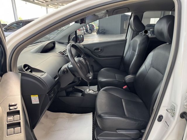 代步首選 ~ 網友專屬優惠實施中 !  恆溫空調、倒車雷達、ISOFIX、備胎、後座分離傾倒 !  第2張相片