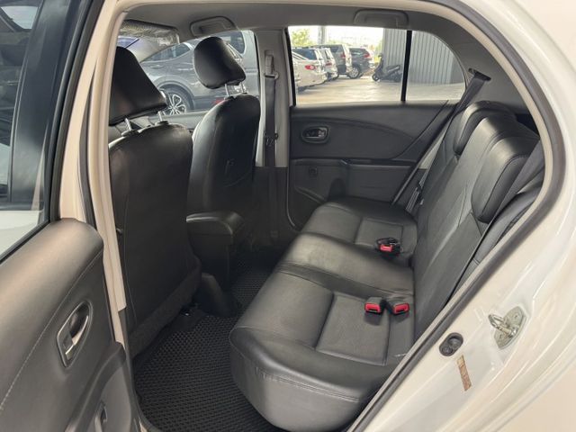 代步首選 ~ 網友專屬優惠實施中 !  恆溫空調、倒車雷達、ISOFIX、備胎、後座分離傾倒 !  第3張相片
