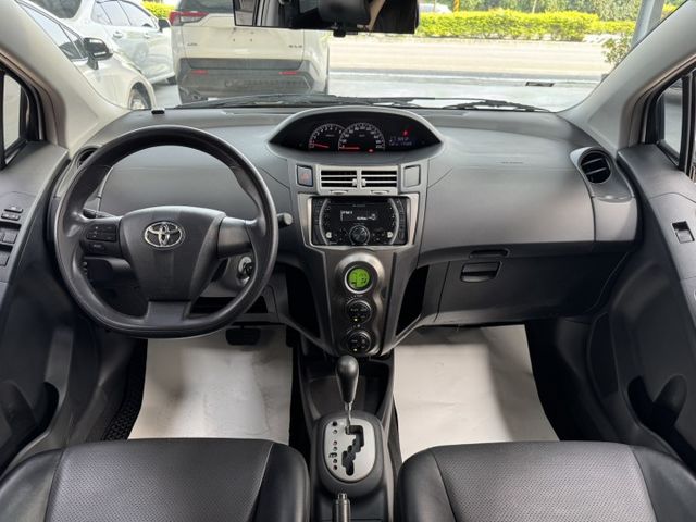 代步首選 ~ 網友專屬優惠實施中 !  恆溫空調、倒車雷達、ISOFIX、備胎、後座分離傾倒 !  第4張相片