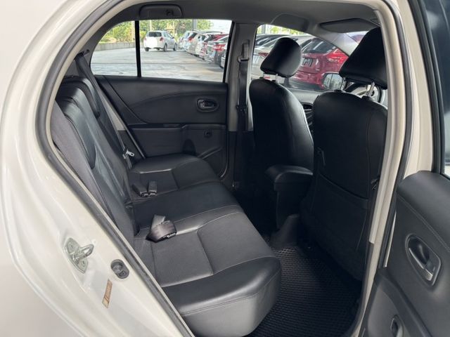 代步首選 ~ 網友專屬優惠實施中 !  恆溫空調、倒車雷達、ISOFIX、備胎、後座分離傾倒 !  第16張相片