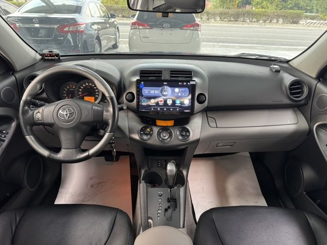 代步車首選 ~ 定速、電動座椅、左右獨立空調、大螢幕安卓機、胎壓監控、天窗、後座分離傾倒 !  第4張相片