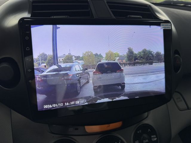 代步車首選 ~ 定速、電動座椅、左右獨立空調、大螢幕安卓機、胎壓監控、天窗、後座分離傾倒 !  第8張相片