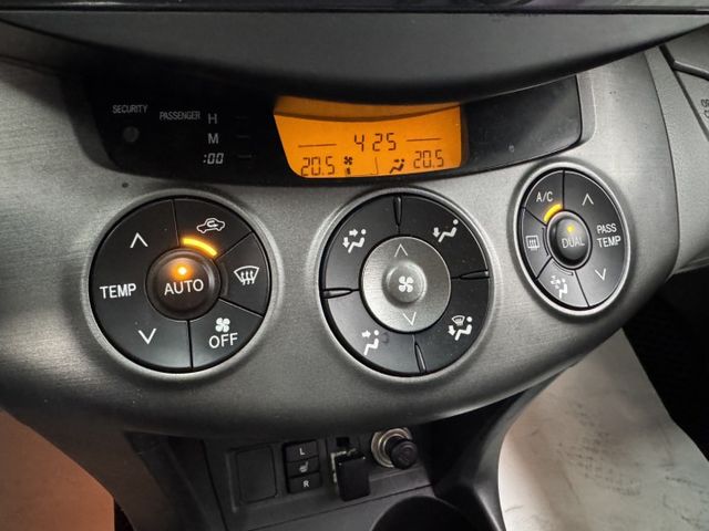 代步車首選 ~ 定速、電動座椅、左右獨立空調、大螢幕安卓機、胎壓監控、天窗、後座分離傾倒 !  第9張相片