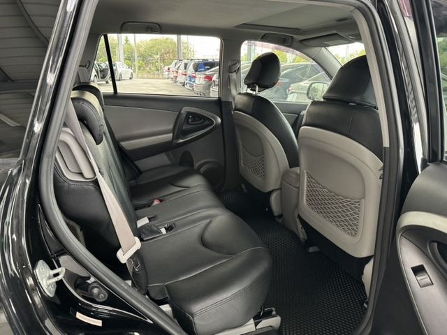 代步車首選 ~ 定速、電動座椅、左右獨立空調、大螢幕安卓機、胎壓監控、天窗、後座分離傾倒 !  第17張相片