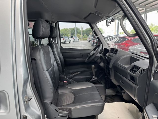 網友專屬優惠實施中 ~ 盲點偵測、TCS防滑、胎壓監控、光感應頭燈、ABS ! 可以全額貸款 ~  第16張相片