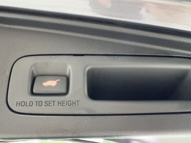 網友專屬優惠實施中 ~ VTI-S版~I-KEY、定速、無線充電、電動尾門、ACC、車道偏離警示、後座出風口 !  第17張相片