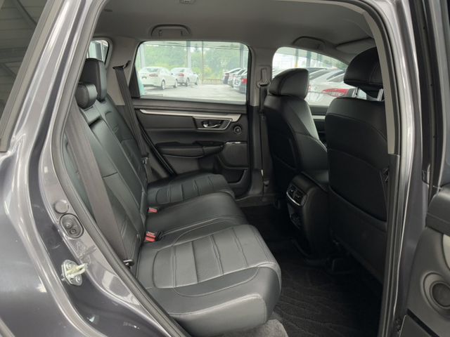 網友專屬優惠實施中 ~ VTI-S版~I-KEY、定速、無線充電、電動尾門、ACC、車道偏離警示、後座出風口 !  第18張相片