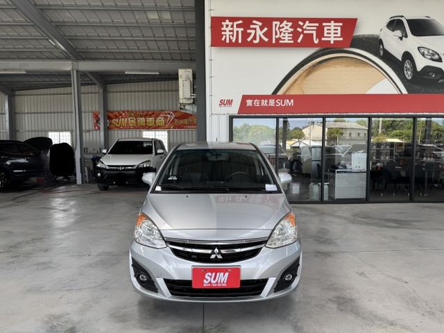 你沒看錯~我僅跑11萬公里~月繳4000輕鬆開 ~ 大螢幕安卓機、恆溫空調、倒車顯影、後座分離傾倒 ! 可全額貸款 ~  第1張相片