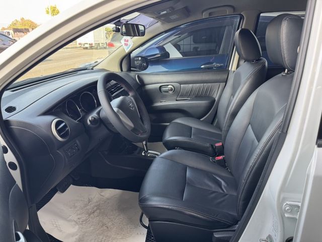 就是愛白車 ~ 大螢幕安卓機、胎壓監控、衛星導航、ISOFIX、車頂行李架、後座分離傾倒 !  第2張相片